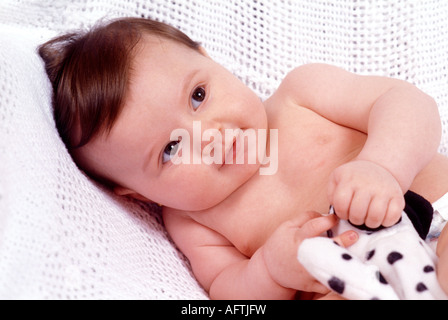 Bébé (12-15mois) holding toy Banque D'Images