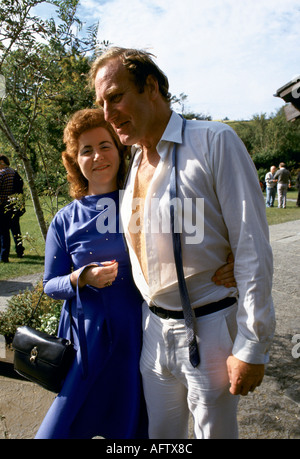 Couples attirés les uns par les autres cheveux rouges semblables look. Lisdoonvarna County Clare mois long jumelage annuel festival. Irlande du Sud Eire années 1990 Banque D'Images