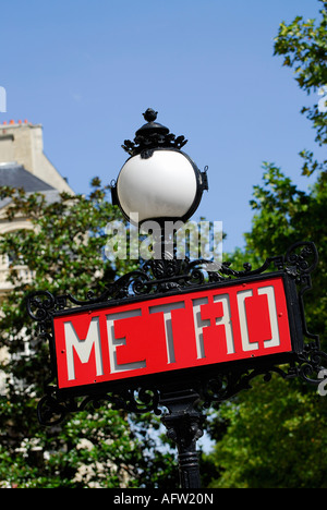 Retro metro sign, Paris, France Banque D'Images