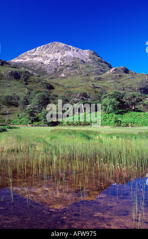 Sgurr Dubh reflétée dans le Loch Clair, Wester Ross, Scotland Banque D'Images