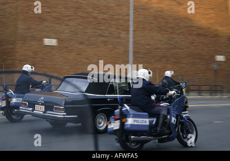 Vatican Le Pape Location Scv1 laissant la place Saint Pierre avec Giovanni Paolo II Banque D'Images