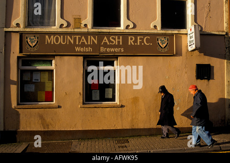 Mountain Ash, bâtiment RFC Welsh Brewers. Pays de Galles MID Glamorgan des années 1998 1990 Royaume-Uni HOMER SYKES. Banque D'Images