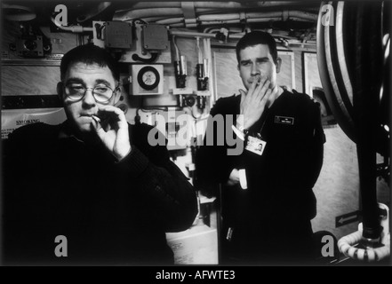 La vie quotidienne sous-marine sur HMS superbe, sous-marin de chasse nucléaire de classe Swiftsure.Équipage, officiers et capitaine de la Royal Navy.2001 2000S HOMER SYKES Banque D'Images