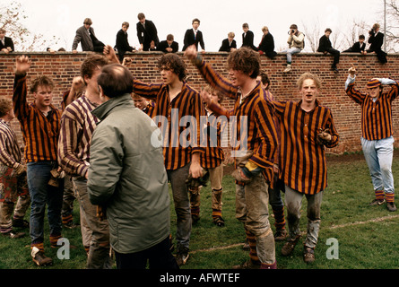 Eton College Oppidans Wall Game joue chaque année en novembre. Oppidans ils ont gagné. Windsor, Berkshire années 1985 1980 Royaume-Uni HOMER SYKES Banque D'Images