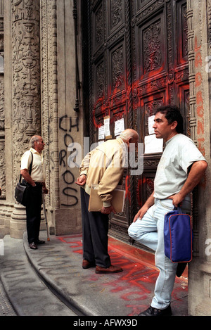 Argentine inflation 2000s. Crise économique à Buenos Aires Argentine les banques ont fermé leurs portes. Amérique du Sud années 2002 2000 HOMER SYKES Banque D'Images