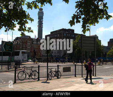 BT Tower pris de Euston Road, dont Warren Street Station Banque D'Images