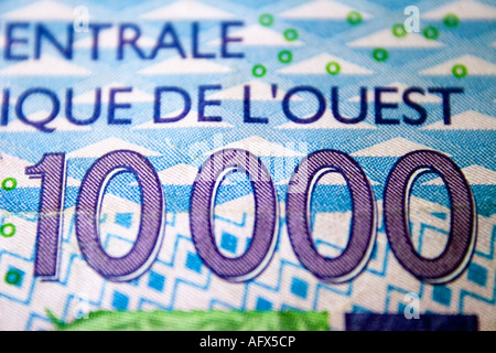 Détail d'un billet de banque 10000 d'Afrique de l'Ouest. Banque D'Images