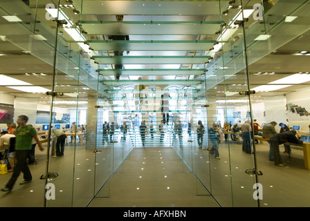 Intérieur de l'Apple Store de Regent Street London Banque D'Images