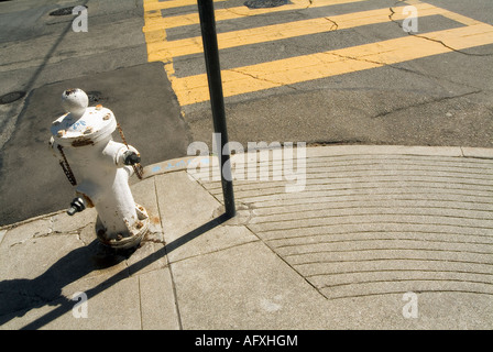 D'eau d'incendie et passage piétons. Zone de Russian Hill. San Francisco. La Californie. USA Banque D'Images