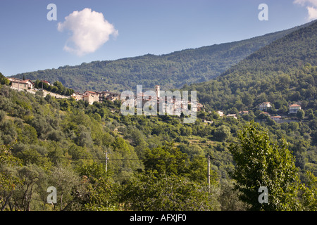 La ville de clans dans la vallée de la Tinee Alpes Maritimes France Banque D'Images