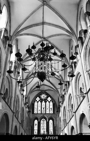 Photo monochrome de voûte à l'intérieur de la cathédrale de Chichester Banque D'Images