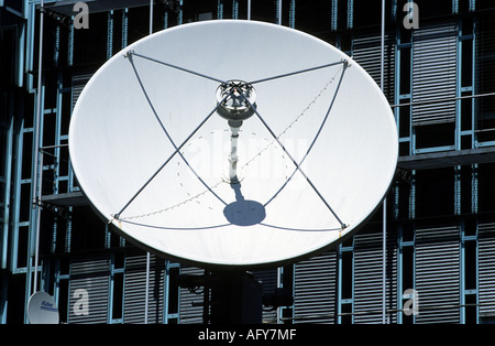 Antenne Satellite au West Deutscher Rundfunk (WDR) studios TV et radio à Düsseldorf, Allemagne. Banque D'Images