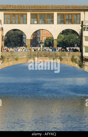 Vue rapprochée de la partie médiane de la Ponte Vecchio à Florence Italie Banque D'Images