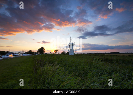 Drainage Thrune moulin sur la rivière Thurne Banque D'Images