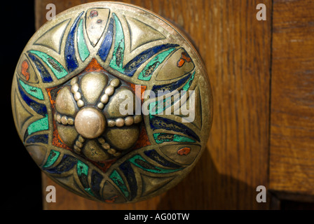 Poignée de porte en laiton décoratif à la basilique Sainte-Marie église gothique de la place Rynek Glowny Krakow Pologne Banque D'Images