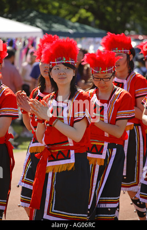 Filles taiwanais vêtus de costumes traditionnels Banque D'Images