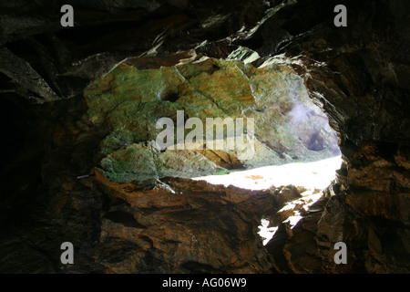 La lumière du soleil et de la brume peeking dans une mine d'or. Banque D'Images