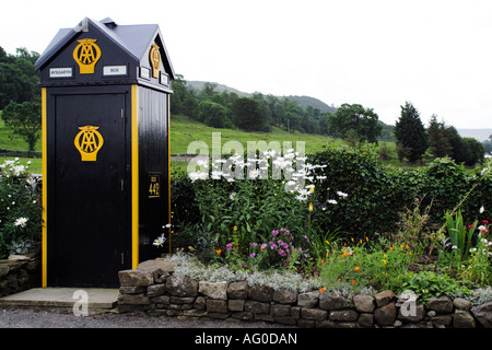 Un téléphone d'urgence les automobilistes AA fort à Aysgarth dans Wensleydale Yorkshire UK Banque D'Images