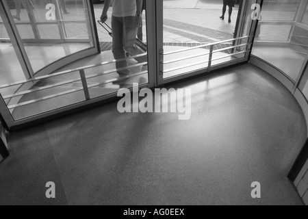 La porte tournante automatique dans le terminal de bus central à Stockholm en Suède Banque D'Images