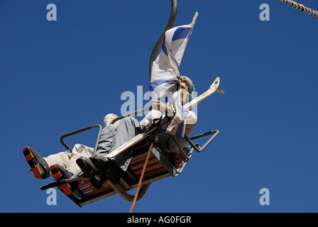 Mannequin avec drapeau israélien sur un lift chair Mount Hermon Golan Israël Banque D'Images