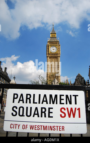 Une vue générale de la place du Parlement avec Big Ben en arrière-plan, London England Banque D'Images