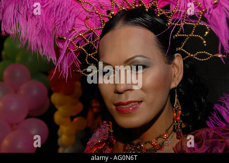 Un asiatique au cours d'une transgenre transgenres travailleurs migrants concours de beauté à Tel Aviv ISRAËL Banque D'Images