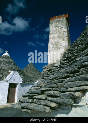 Trulli Alberobello au toit conique en pierre calcaire Puglia Italie Banque D'Images