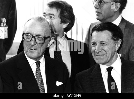 Weinberger, Caspar Willard 'Cap', 18.8.1917 - 28.3.2006, politicien américain, secrétaire d'État à la Défense, portrait, avec Lord Peter Alexander Rupert Carington, (6ème baron Carrington), à la conférence du groupe de planification nucléaire, Würzburg, 19.3.1986 - 21.3.1986, Banque D'Images