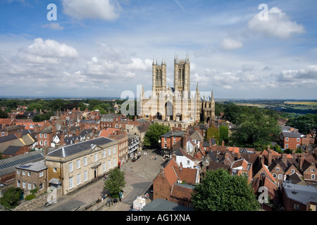 La CATHÉDRALE DE LINCOLN EN JUILLET VUE DEPUIS LA TOUR D'OBSERVATION DU CHÂTEAU Banque D'Images