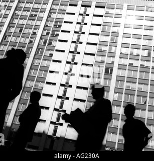 Les demandeurs d'asile en face de Lunar House, Londres, de l'Immigration et de la nationalité de l'AC, UK. L'année 2000. Banque D'Images