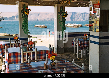 Le restaurant de la plage dans la réserve de la péninsule de Paracas Banque D'Images