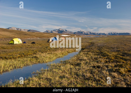 Camping sur la toundra arctique Banque D'Images