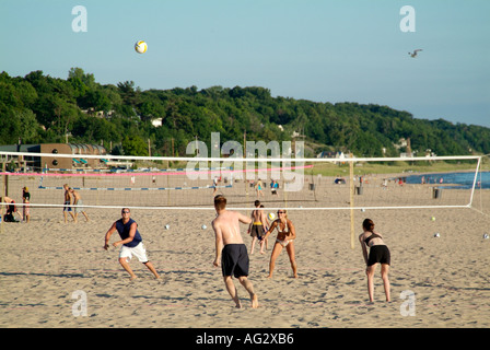 Jeu de volley-ball de plage à Grand Haven Beach State Park, au Michigan Banque D'Images