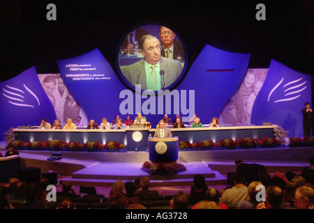 Doug McAvoy Secrétaire général de l'Union nationale des enseignants parlant à la conférence annuelle de Galles UK Banque D'Images