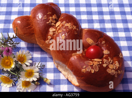 Grèce Tsoureki pain traditionnel de Pâques Banque D'Images