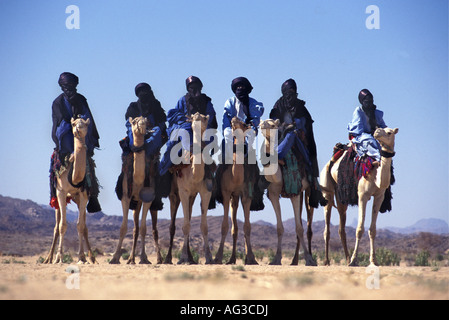 L'Algérie Tamanrasset touareg sur les hommes de chameaux au cours festival appelé Tafsit Banque D'Images