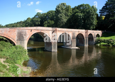 Bredwardine Pont sur la rivière Wye dans le Herefordshire, en Angleterre. Banque D'Images