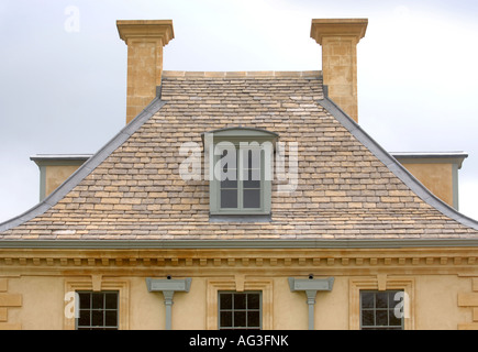 Bâtiment en pierre de Cotswold avec fenêtres de toit LUCARNE À LONGBOROUGH FESTIVAL OPERA GLOUCESTERSHIRE UK Banque D'Images