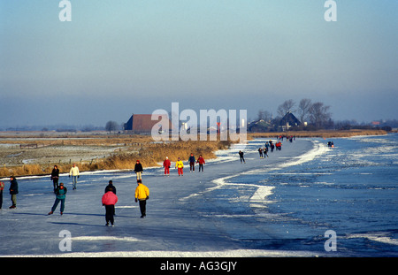 Sloten Pays-bas Personnes patinage sur le lac Banque D'Images