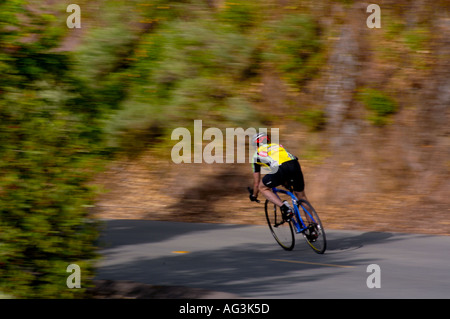 Excès de vitesse en descente sur Biker Road Mount Diablo State Park en Californie Banque D'Images