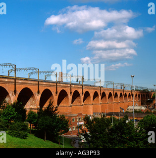 Stockport Cheshire viaduc ferroviaire le plus grand structure en briques Banque D'Images