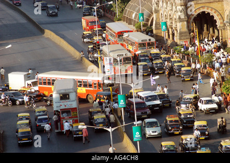 ASB79426 trafic hors VT. Victoria Terminus Bombay Inde Banque D'Images