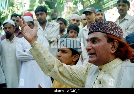 Cna79435 chant soufi et Qawaali chanteurs chansons kalam en Inde Banque D'Images