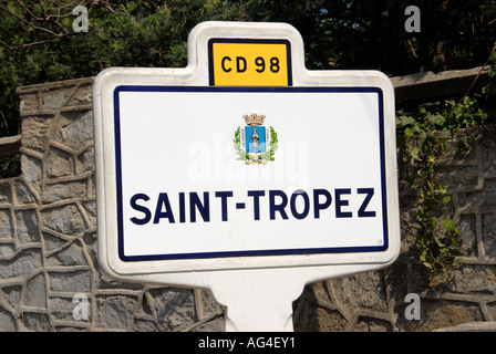 Saint Tropez ancienne route signe, maintenant supprimé. Banque D'Images