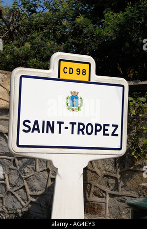 Saint Tropez ancienne route signe, maintenant supprimé. Banque D'Images