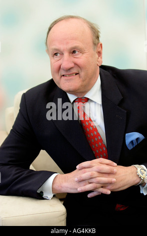 Ancien commissaire de police britannique Sir John Stevens en photo au Guardian Hay Festival 2006 Hay-on-Wye Powys Pays de Galles UK Banque D'Images