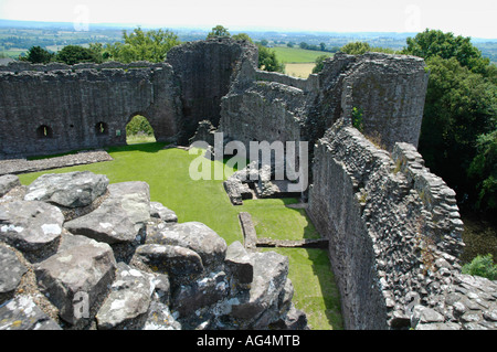 Voir l'intérieur du quartier de Château Blanc à l'origine une motte Norman Bailey et la pierre date de 1184 Monmouthshire au Pays de Galles UK Banque D'Images