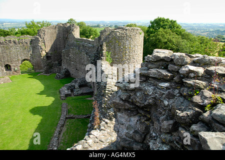 Voir l'intérieur du quartier de Château Blanc à l'origine une motte Norman Bailey et la pierre date de 1184 Monmouthshire au Pays de Galles UK Banque D'Images