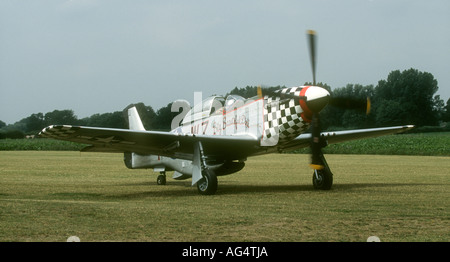 Commonwealth Aircraft Corp CA-18 Mk22 Mustang (Amérique du Nord) P-51D 'Big Beautiful Doll' taxiing à Breighton Airfield Banque D'Images