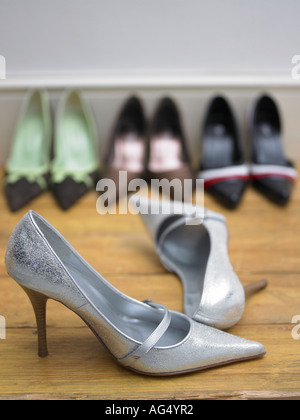 La femme chaussures argent Banque D'Images